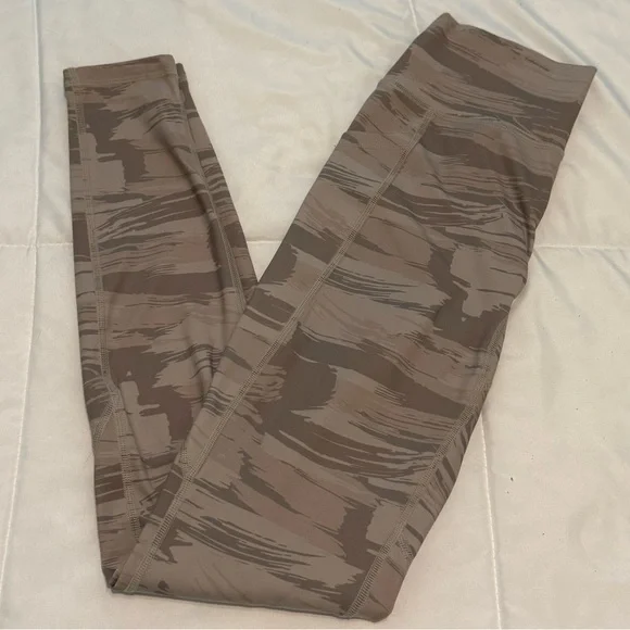 Alphalete Surface Pocket Leggings - Picture 9 of 12